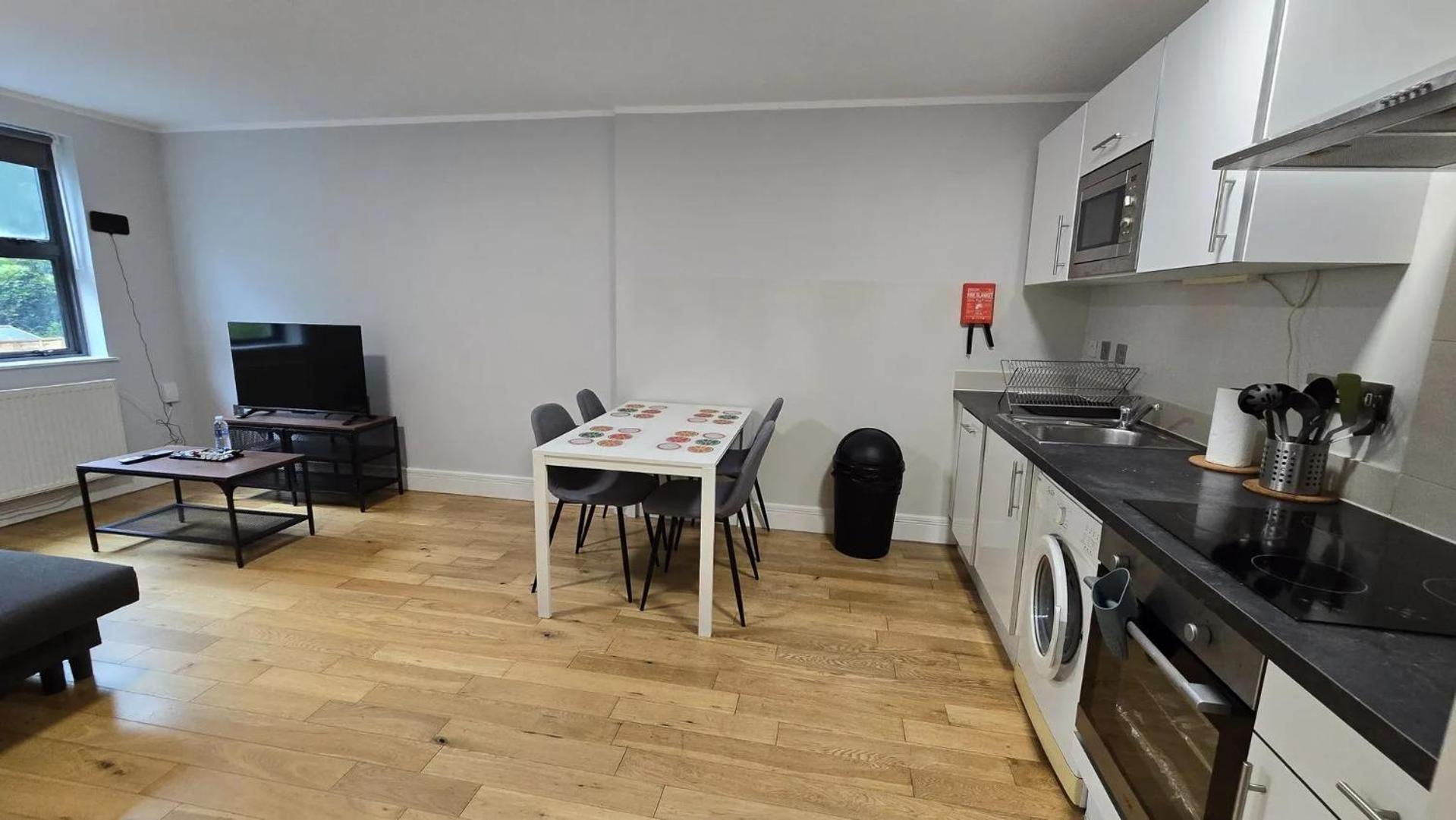 Westciti Chatsworth Road Apartments Кройдон Экстерьер фото