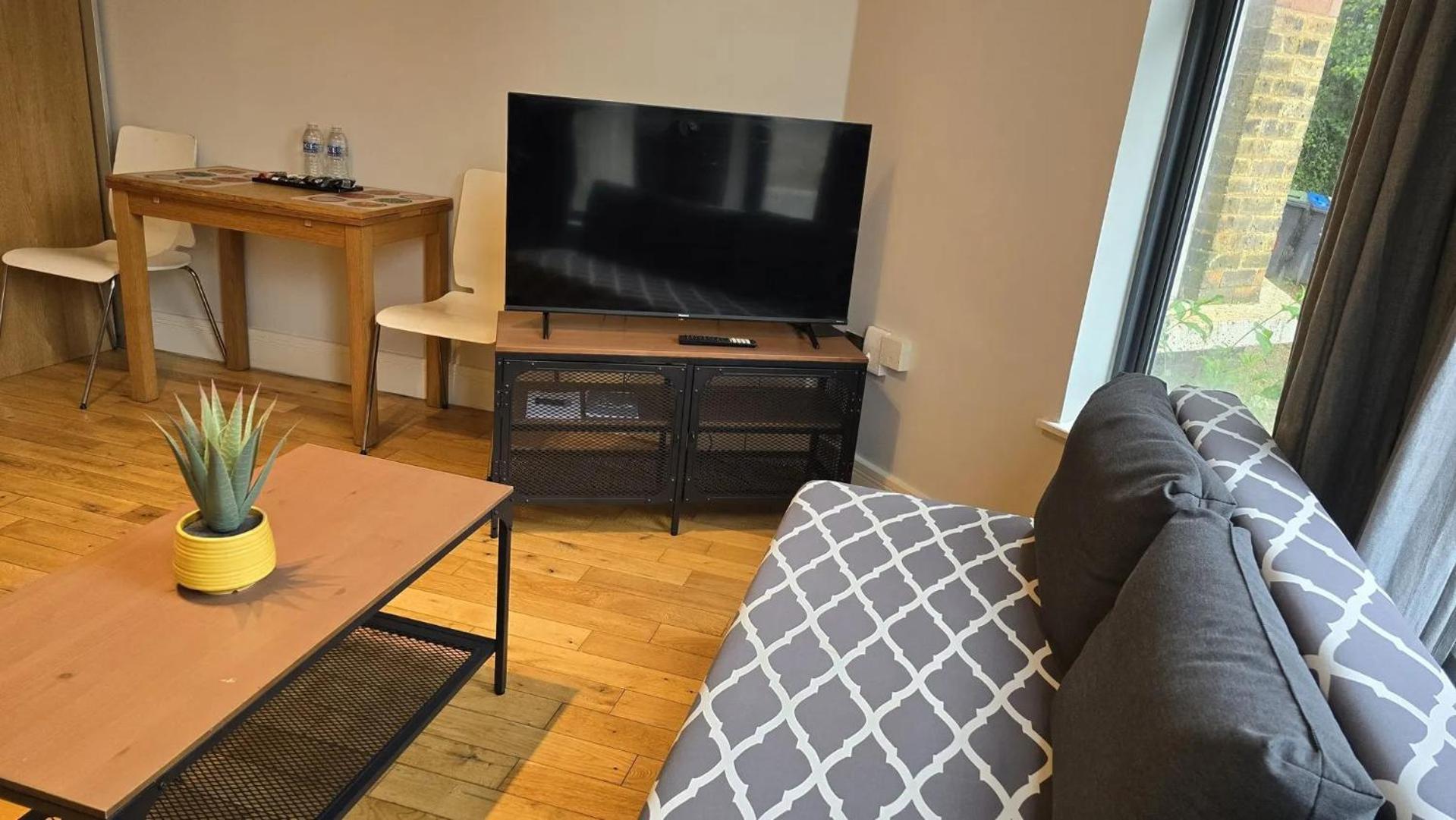 Westciti Chatsworth Road Apartments Кройдон Экстерьер фото